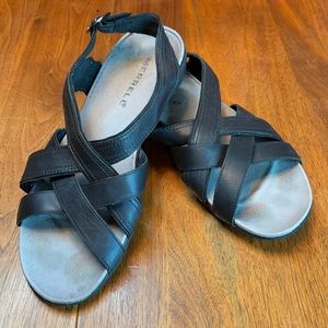 MERRELL Bassoon Women USA 8 Medium Euro 39 Black Leather Qform Sandals J46246